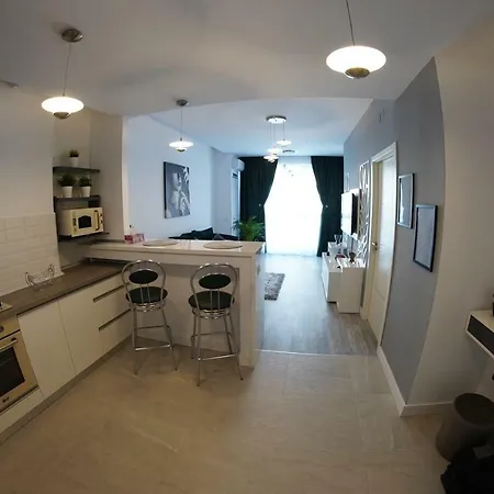 Helen's Home, Onix Blue * Mamaia
